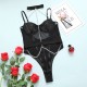 Realce suas curvas com este body elegante e sedutor, com corrente corporal e colar. Embalagem individual com zíper!