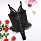 A sensação de segunda pele encontra um design sensual nesta criação em tule transparente e renda delicada, com fecho frontal de colchetes e detalhes florais. Acompanha embalagem plástica com zíper!