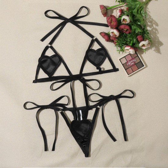 Liberte uma elegância divertida com este conjunto de sutiã em formato de coração. Ele é ousado e carinhoso ao mesmo tempo, criado para fazer você se sentir poderosa e irresistível. Vem em uma embalagem plástica com zíper
