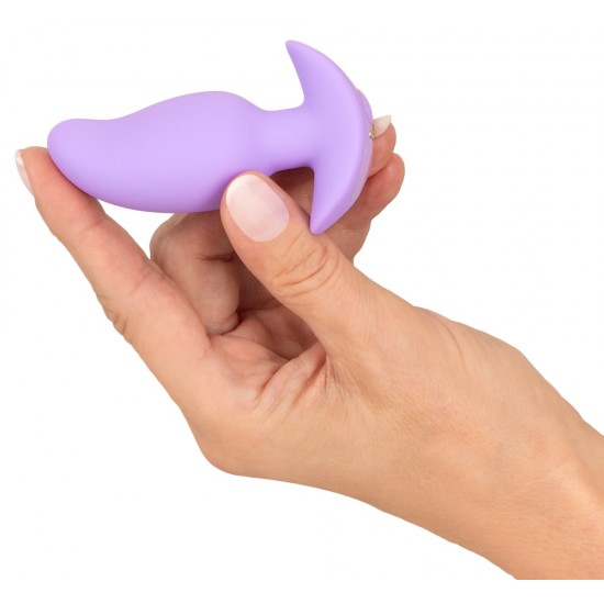 A superfície macia de silicone do Mini Plug Anal Vibratório é uma delícia para a pele. O encaixe ergonômico em formato de âncora garante um ajuste perfeito e seguro para máxima segurança e conforto – e uma remoção prazer