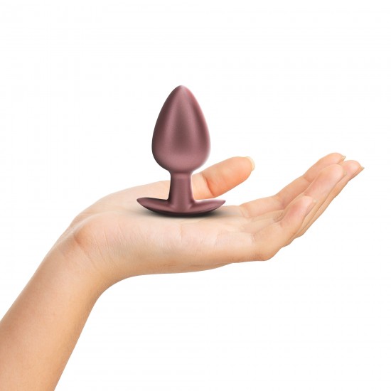O Plug Anal Grande Ouch! de 3,5'' / 8,9 cm, com sua linda cor metálica, é único. Seja sozinho ou com seu parceiro, explore novos prazeres com estes lindos plugs de silicone macio Ouch!