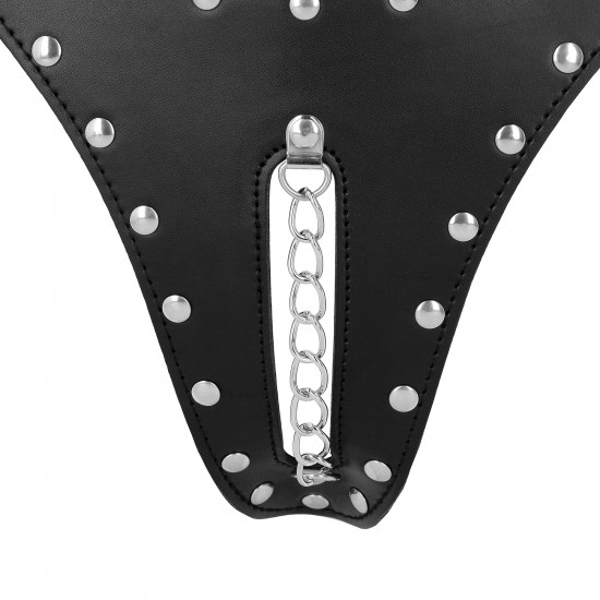 Esta Tanga de Castidade OUCH! Xtreme em Couro PU com Detalhe de Corrente é ideal para se entregar a fantasias fetichistas, práticas BDSM ou dramatizações, seja em festas ou no quarto com seu parceiro. Sinta-se empoderada