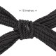 Entre no jogo de bondage, dominante (ou submisso) e mergulhe em um mundo totalmente novo e emocionante com esta corda resistente de inspiração japonesa. Esta corda de 10 metros de comprimento é sensual, sedosa e fácil de
