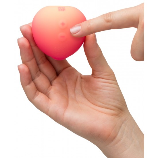 Pulsador com tecnologia Pleasure AirEm um delicado design de pêssegoOrgasmos clitorianos intensos em um instante.Sem dessensibilização/superestimulação14 níveis de intensidade com o simples toque de um botão.ImpermeávelS