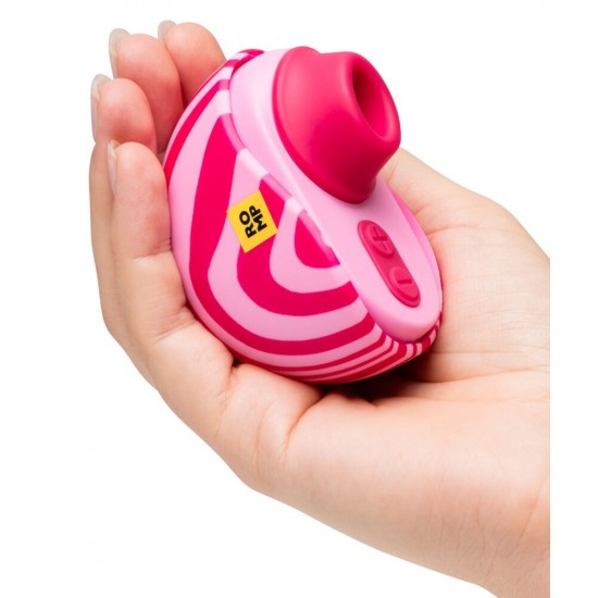 Estimulador clitoriano pequeno e compactoCom a tecnologia Pleasure AirEm um estojo giratório prático e protetor.Silencioso e discreto – perfeito para levar consigo para qualquer lugar.3 modos e 10 intensidadesControle fá