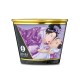 A vela de massagem da Shunga combina uma fórmula feita com óleos 100% naturais à base de plantas e fragrâncias delicadas que ajudam a criar uma atmosfera acolhedora e sensorial. Quando acesa, a cera se transforma em um ó