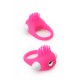 Anel com Vibração para Pénis 5 Lit-Up Rosa Apimente os seus momentos a dois.Anel para pénis, 100% silicone, flexível e com uma bala vibratória de uma velocidade no topo e saliências para uma estimulação extra da sua parceira.À prova de água.