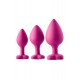 Este conjunto de 3 plugues de silicone é ótimo para usuários que desejam variar os tamanhos dos plugues ou que desejam treinar de pequeno a grande. Os plugues rosa têm uma pedra preciosa em forma de coração na base que f