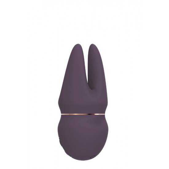 Estimulador de três pontos. 1 motor poderoso. 3 Padrões de vibração. Modo de escalonamento. Silicone premium. IPX7 à prova d'água. Recarregável via USB, tempo de carregamento 2,5 horas. Tempo de reprodução: 1 hora. Feito