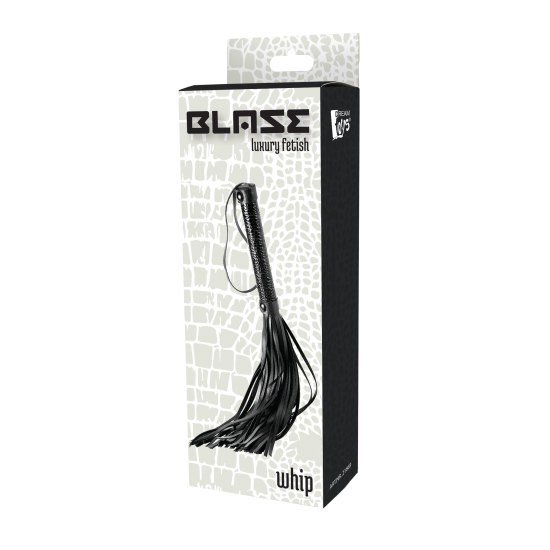 Flogger com cordas de imitação de couro com 24 cm de comprimento. Alça de fácil manuseio feita de material semelhante ao couro com um design elegante e brilhante em couro croco preto. O flogger tem um cabo de pulso conve