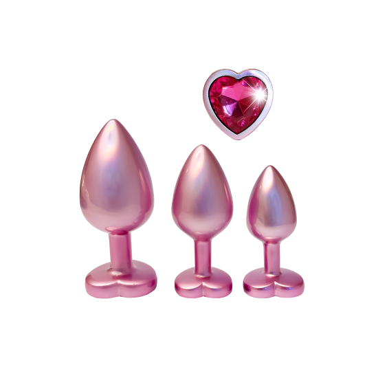 GLEAMING LOVE PEARL PINK PLUG SET A coleção Gleaming Love apresenta este conjunto de plug anais com acabamento em pérola rosa em 3 tamanhos, cada um com uma pedra preciosa. Feitos de alumínio leve e suave e sem costura, esses brinquedos de prazer são fác