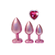 GLEAMING LOVE PEARL PINK PLUG SET A coleção Gleaming Love apresenta este conjunto de plug anais com acabamento em pérola rosa em 3 tamanhos, cada um com uma pedra preciosa. Feitos de alumínio leve e suave e sem costura, esses brinquedos de prazer são fác