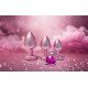 GLEAMING LOVE PEARL PINK PLUG SET A coleção Gleaming Love apresenta este conjunto de plug anais com acabamento em pérola rosa em 3 tamanhos, cada um com uma pedra preciosa. Feitos de alumínio leve e suave e sem costura, esses brinquedos de prazer são fác