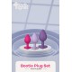 O conjunto Triple Heart da coleção Love Signal da Dreamtoys é um conjunto versátil de plugs anais projetado para treinamento e exploração graduais. Com três tamanhos (pequeno, médio e grande), cada plug é feito de silico