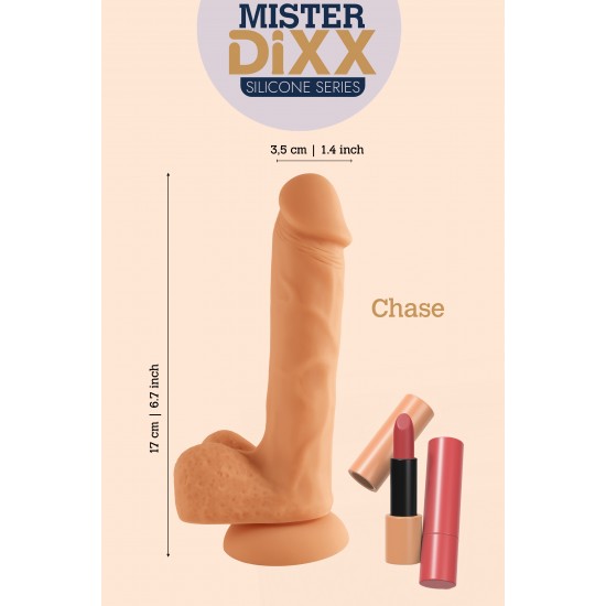 Chase é um dildo de silicone ultrarrealista de 17 cm projetado para clientes que buscam desempenho realista e materiais de alta qualidade. Fabricado em silicone macio e seguro para o corpo, apresenta veias realistas e um