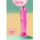O Sugar Spin da coleção Bubblegum Blast é uma adição colorida e divertida a qualquer sortimento de produtos adultos. Medindo 21 cm, este dildo semitransparente é feito de TPE macio com um tom rosa vibrante que se destaca