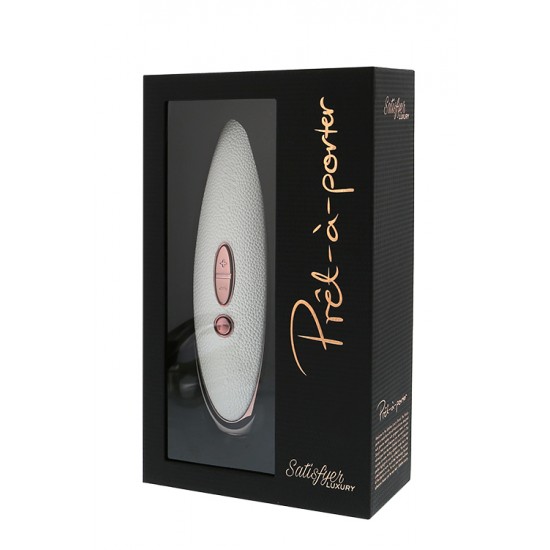 Estimulador Clitóris Pret-a-Porter Satisfyer Luxury Branco O melhor consolo de sempre agora numa versão luxuosa.Novo Satisfyer Luxury Prêt-à-porter de silicone medicinal, extra suave e aperfeiçoado com pele genuína e detalhes de metal nobre - simplesmente, porque tu podes e mere