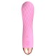 O pequeno vibrador para uma bolsa! Mini vibrador rosa com uma excitante textura ranhurada e uma textura aveludada de toque suave. Este mini vibrador é da segunda geração Cuties. Com 7 modos de vibração diferentes. Pode