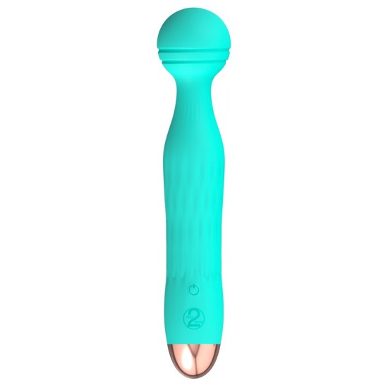 O pequeno massageador de bolsa! Mini vibrador verde com uma excitante textura sulcada na cabeça flexível. Este vibrador é dos Cuties de segunda geração. Com 7 modos de vibração diferentes. Ele pode ser recarregado com o