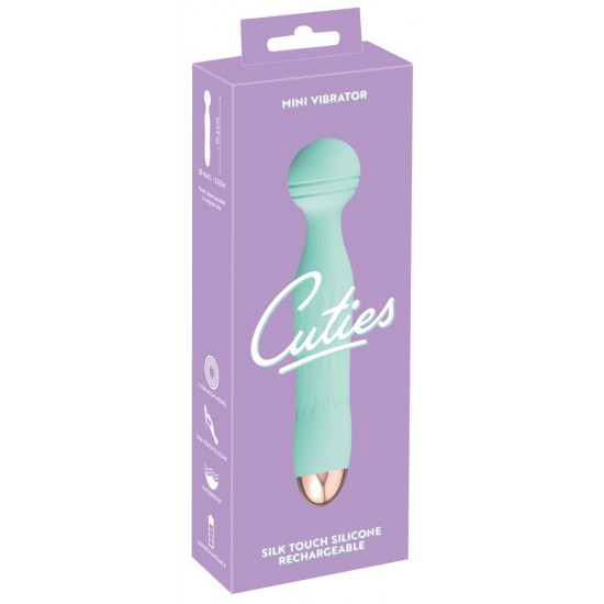 O pequeno massageador de bolsa! Mini vibrador verde com uma excitante textura sulcada na cabeça flexível. Este vibrador é dos Cuties de segunda geração. Com 7 modos de vibração diferentes. Ele pode ser recarregado com o