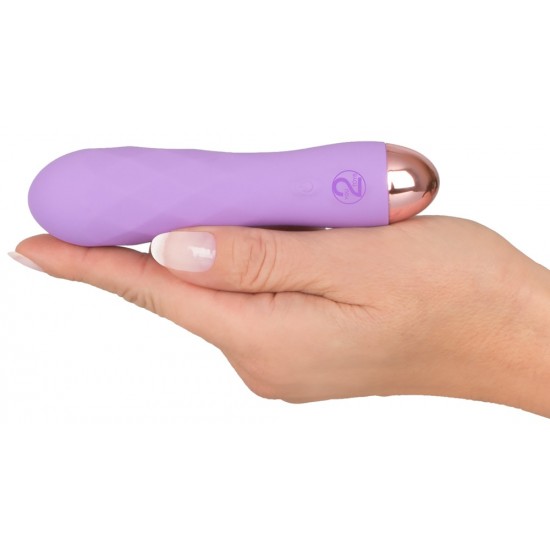 Cuties Mini Vibrador Purple 2 O pequeno vibrador para uma bolsa! Mini vibrador com textura excitante estimulante e textura aveludada de toque macio. O vibrador é da segunda geração Cuties. Com 7 modos de vibração diferentes. Pode ser recarregado com