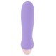 Mini vibrador roxo com bojo côncavo na ponta da haste. Possui 7 modos de vibração e pode ser recarregado com o cabo USB incluso. Fácil de usar e com um design elegante. À prova dágua. Comprimento total 12,5 cm, Ø 2,3