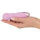 Mini vibrador rosa claro com duas reentrâncias côncavas na haste. Tem 7 modos de vibração diferentes e pode ser recarregado com o cabo USB incluído. Fácil de usar e com um design elegante. À prova dágua. Comprimento t