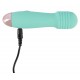 Mini vibrador verde com uma excitante estrutura ranhurada na cabeça. Tem 7 modos de vibração diferentes e pode ser recarregado com o cabo USB incluído. Fácil de usar e com um design elegante. À prova dágua. Comprimen