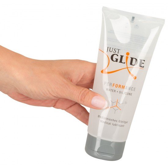 Just Glide Performance é perfeito para sexo duradouro - também com brinquedos sexuais! O lubrificante médico à base de água tem uma porção de silicone, o que significa que tem uma textura maravilhosamente escorregadia e