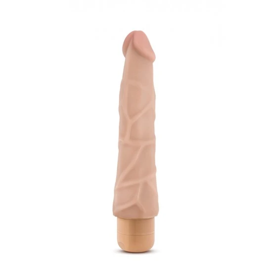Vibrador Realista 1 Mr. Skin 19.5cm Pele Seja um bom anfitrião e receba de braços abertos o Mr. Skin em sua casa!Vibrador realista com cabeça e corpo proeminente. Com botão rotativo na base para navegar entre as potentes e profundas vibrações multivelocidades