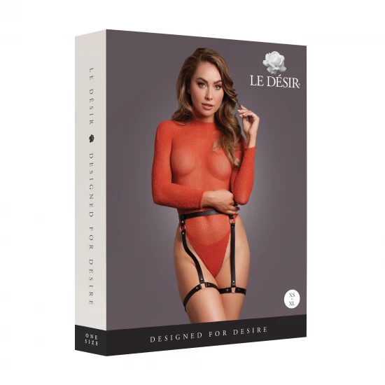 Cative com nosso Body Brilhante com Costas Abertas e seja o centro das atenções com nosso hipnotizante body vermelho brilhante com costas abertas, adornado com ligas de couro PU preto e glitter dourado. Esta peça ousada