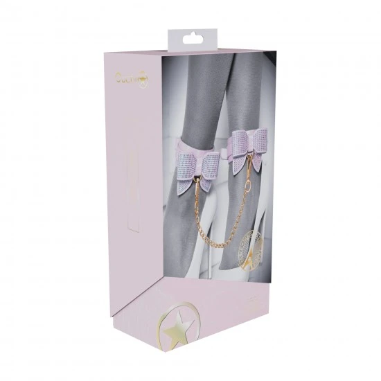 Paris Collection - Algemas Tornozelos - Rosa Os Paris Collection Algemas Tornozelos da Ouch! são ajustáveis em tamanho e são facilmente fixados juntos ou em outros objetos. Feitos de couro sintético, eles apresentam um acabamento iridescente em seu hardware, dand